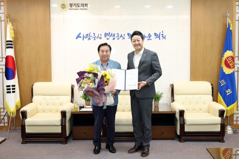 250730 김진경의장,의정정책추진단 신임단장에 김성남의원 위촉...민생 정책 실현에 큰힘이 되어주길1.jpg